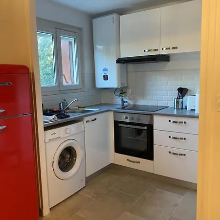 Lägenhet Spacious Studio 300 Meters From The Hyères